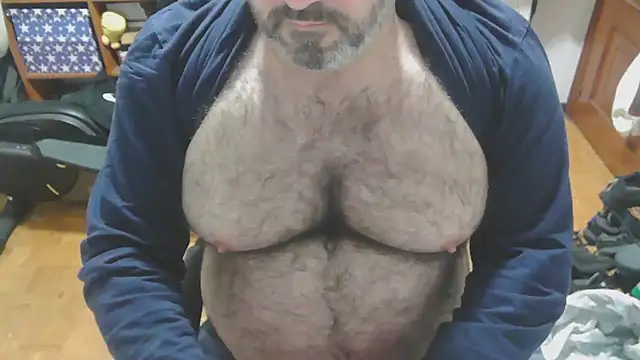 Snapshot of mikeyhotbear chatting on December 18, 2024, 6:32 am mikeyhotbear online show from December 18, 2024, 6:32 am