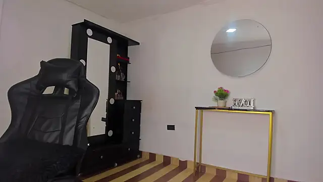 Emattaylor online show from November 30, 2025, 11:36 am