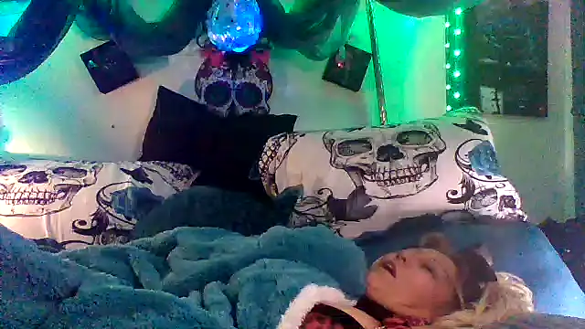 Snazzyteez online show from March 8, 2025, 11:48 am