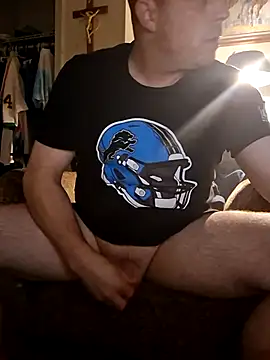 Snapshot of curiouscock38 chatting on November 16, 2025, 11:10 pm curiouscock38 online show from November 16, 2025, 11:10 pm