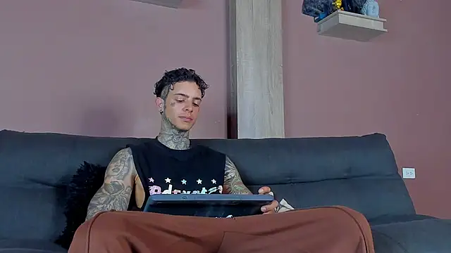 Snapshot of Aron_ford chatting on January 18, 2026, 1:20 am Aron ford online show from January 18, 2026, 1:20 am