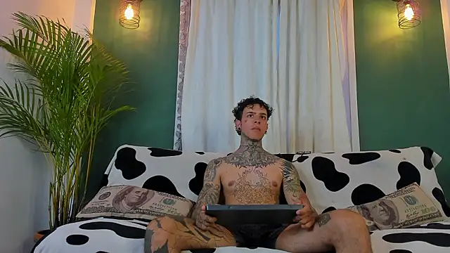 Snapshot of Aron_ford chatting on March 7, 2026, 10:29 pm Aron ford online show from March 7, 2026, 10:29 pm