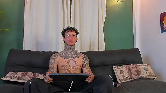 Snapshot of Aron_ford chatting on March 13, 2026, 11:55 pm Aron ford online show from March 13, 2026, 11:55 pm