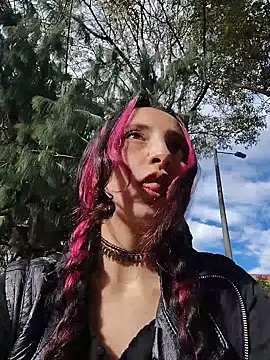  Laary online show from November 25, 2025, 9:04 pm