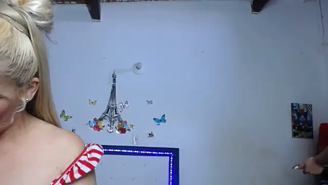 Nicolle Milf online show from December 17, 2025, 6:36 pm