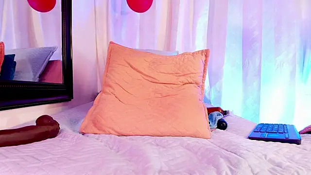 danna berlin  online show from February 14, 2025, 10:25 pm