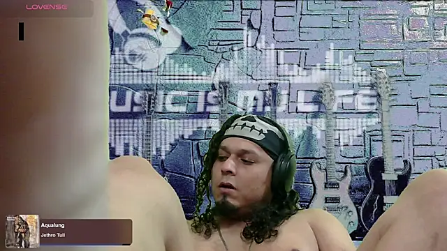 Snapshot of chino_roz chatting on January 2, 2025, 9:43 am chino roz online show from January 2, 2025, 9:43 am