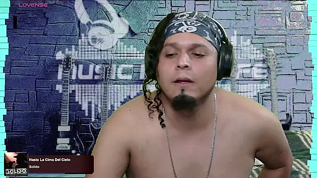 Snapshot of chino_roz chatting on January 4, 2025, 9:54 am chino roz online show from January 4, 2025, 9:54 am