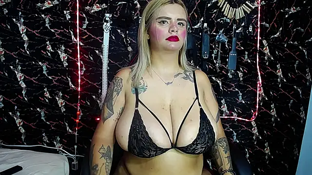 Snapshot of mia_boobs_hot chatting on October 5, 2025, 1:37 am mia boobs hot online show from October 5, 2025, 1:37 am