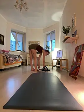 LeyaJohnson online show from April 2, 2026, 3:31 pm