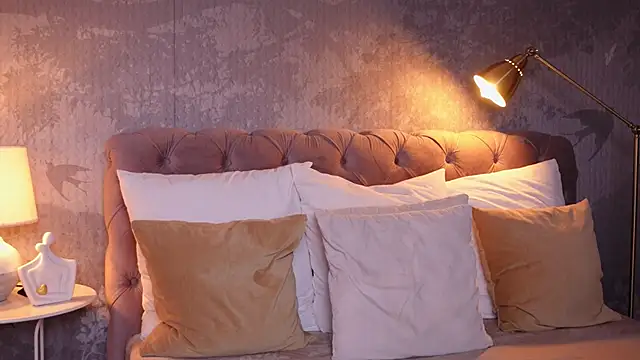 Snapshot of AngelaFay chatting on March 10, 2025, 9:21 am AngelaFay online show from March 10, 2025, 9:21 am