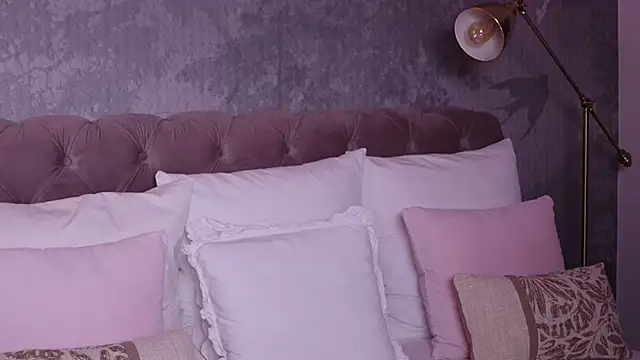 Snapshot of AngelaFay chatting on February 4, 2026, 7:03 am AngelaFay online show from February 4, 2026, 7:03 am