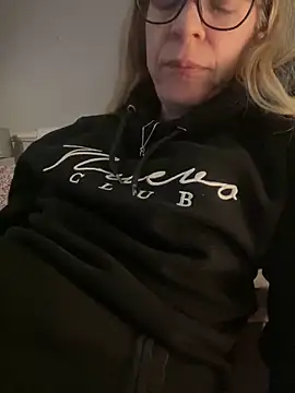 jayjencam online show from February 15, 2026, 7:43 pm