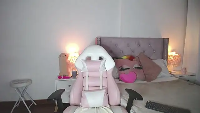 destinysweet21 online show from December 19, 2024, 9:40 am