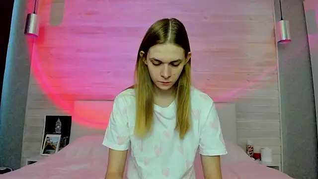 molly hunt  online show from April 8, 2026, 4:01 am