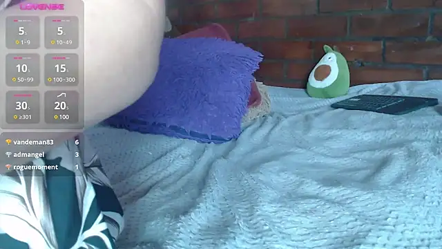 LIila28six online show from February 22, 2025, 3:47 pm