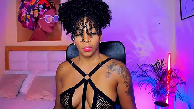 AitanaBrown  online show from April 12, 2026, 2:33 pm