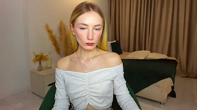 bella  rose online show from February 8, 2025, 5:51 am