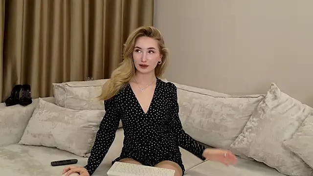 bella  rose online show from September 30, 2025, 7:13 am