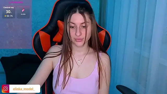 Snapshot of Elishka_ chatting on June 1, 2026, 8:43 pm Elishka online show from June 1, 2026, 8:43 pm
