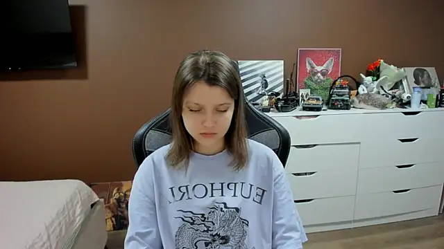 SoniNesti online show from April 21, 2026, 2:12 pm