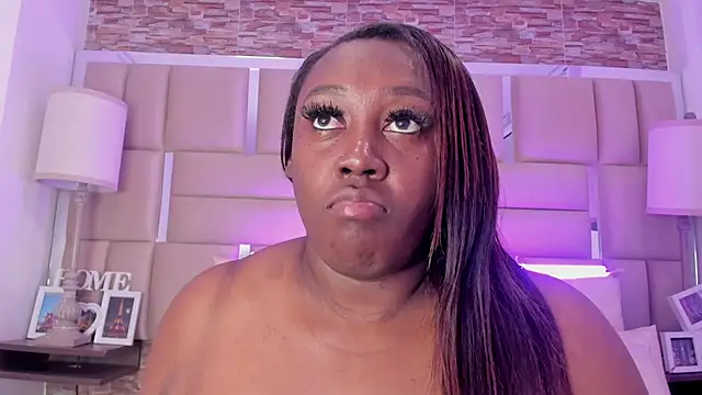 ShaniaBrownn online show from September 13, 2025, 7:35 pm