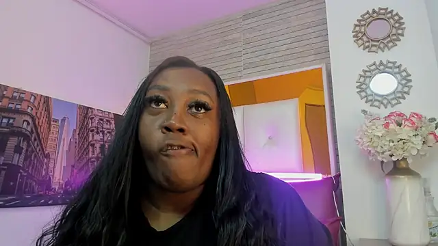 ShaniaBrownn online show from November 26, 2025, 7:37 pm