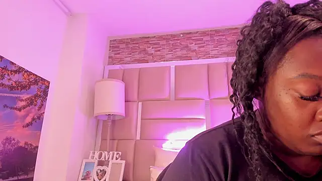 ShaniaBrownn online show from February 16, 2026, 7:21 pm