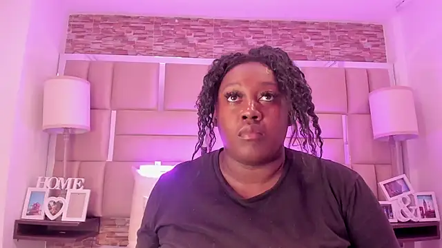 ShaniaBrownn online show from February 21, 2026, 7:37 pm