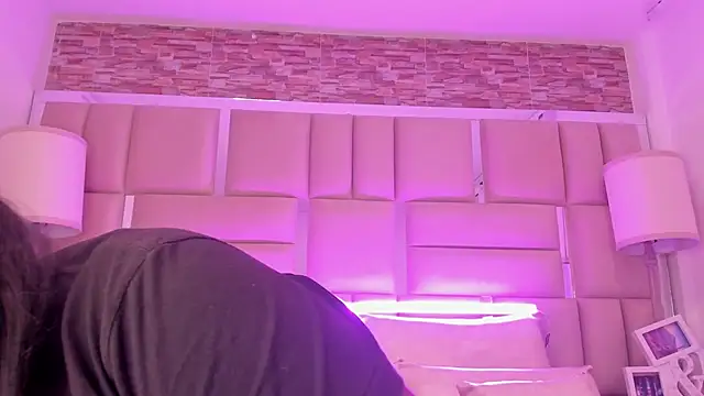 ShaniaBrownn online show from February 28, 2026, 7:59 pm