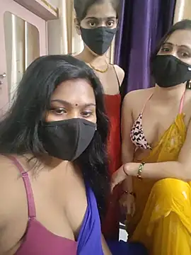 Snapshot of cutee__crazy chatting on July 9, 2026, 2:10 pm cutee crazy online show from July 9, 2026, 2:10 pm