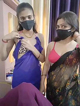 Snapshot of cutee__crazy chatting on July 18, 2026, 12:42 pm cutee crazy online show from July 18, 2026, 12:42 pm