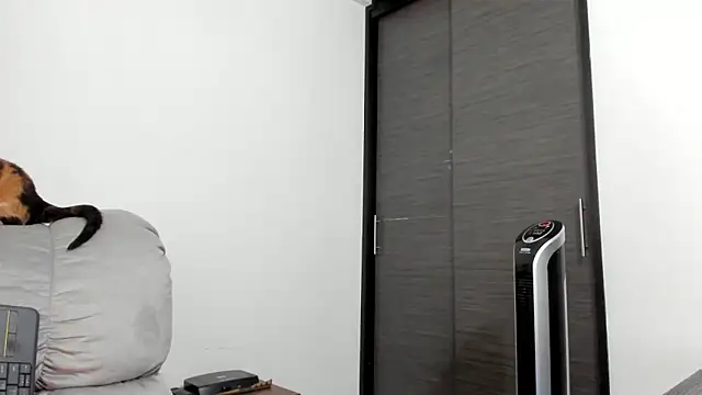 xspecialoomx online show from March 13, 2025, 8:32 pm