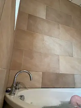 Snapshot of rippedbritish chatting on April 15, 2026, 4:36 pm rippedbritish online show from April 15, 2026, 4:36 pm