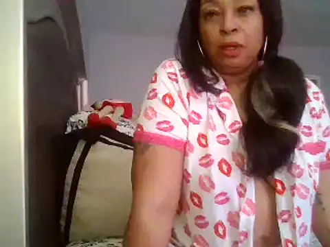 MSweetLindaParks online show from February 2, 2025, 2:24 pm