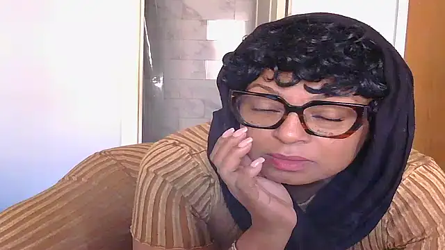 MSweetLindaParks online show from October 3, 2025, 6:27 pm