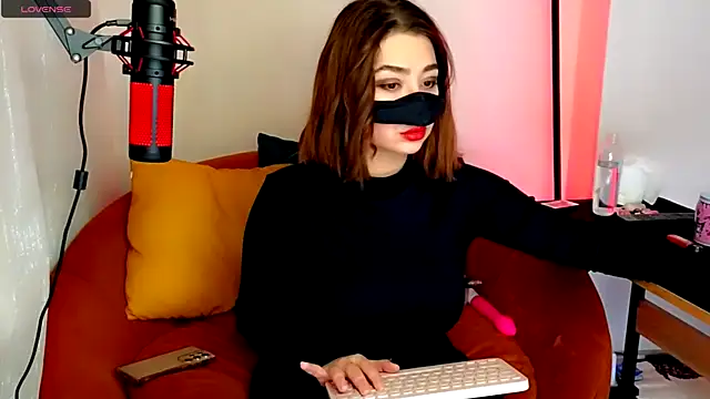  L0VE ME online show from January 12, 2025, 7:53 pm