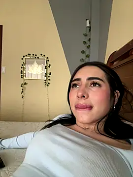 isabella jade online show from September 18, 2025, 1:46 pm