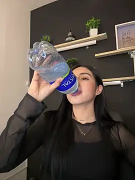 isabella jade online show from February 14, 2026, 10:17 pm