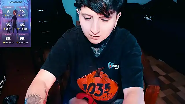 Marieblueeyes online show from October 20, 2025, 1:33 pm