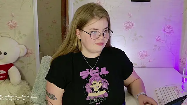 sinnamon  online show from October 7, 2025, 6:05 pm