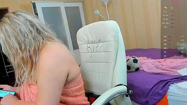 Snapshot of PamHardFuck chatting on February 28, 2025, 6:41 pm PamHardFuck online show from February 28, 2025, 6:41 pm