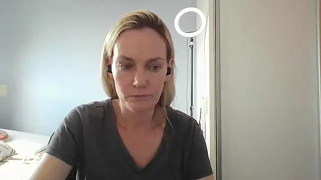 Annylove1 online show from February 13, 2026, 4:47 pm