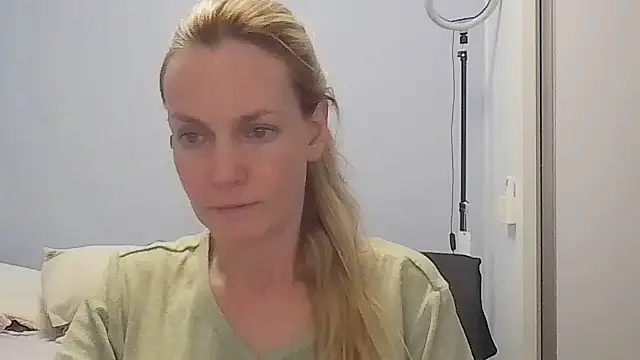 Annylove1 online show from April 16, 2026, 12:00 am