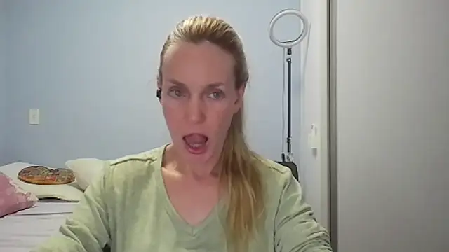 Annylove1 online show from April 20, 2026, 12:13 am