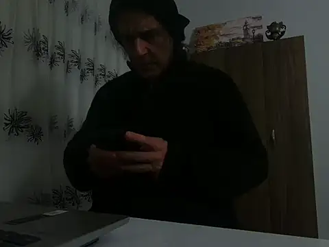 Snapshot of ALPHANDRE chatting on March 28, 2026, 7:02 pm ALPHANDRE online show from March 28, 2026, 7:02 pm