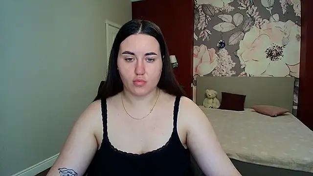 Snapshot of Roxie_Bradley chatting on July 15, 2026, 5:45 am Roxie Bradley online show from July 15, 2026, 5:45 am