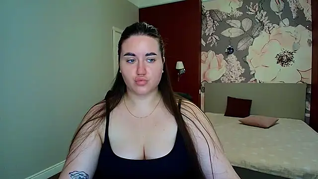 Snapshot of Roxie_Bradley chatting on July 17, 2026, 5:47 am Roxie Bradley online show from July 17, 2026, 5:47 am