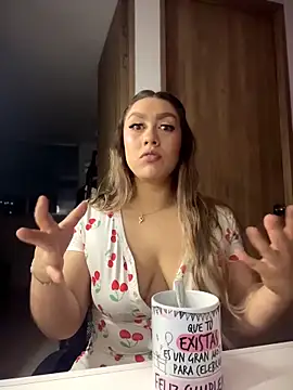 Im sophiie online show from April 14, 2026, 6:52 am