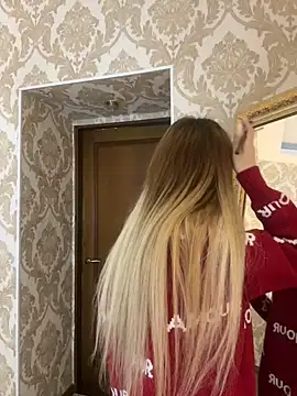 Lili Danger online show from December 4, 2024, 9:02 pm